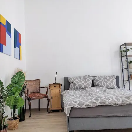 2 Zimmer, Stadtperle Mit Balkon Und Parkplatz