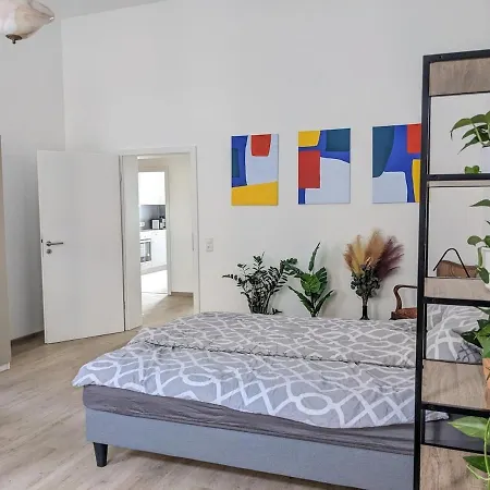 2 Zimmer, Stadtperle Mit Balkon Und Parkplatz